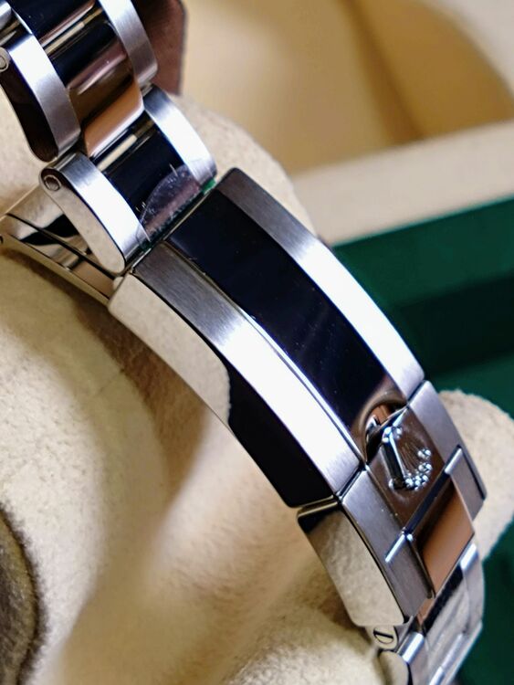 ロレックス デイトナ 116500LN 黒 2021年（高級時計）の商品画像 - 査定依頼日：2025年6月7日 - 最高査定価格：3,650,000円