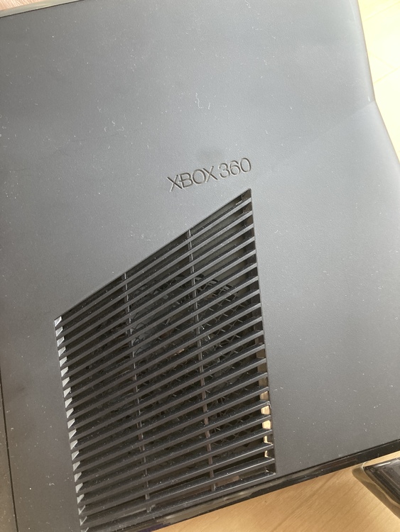 Xbox 360 Kinect センサー（ゲーム機本体・ゲームソフト）の商品画像 - 査定依頼日：2021年1月16日 - 最高査定価格：3,000円