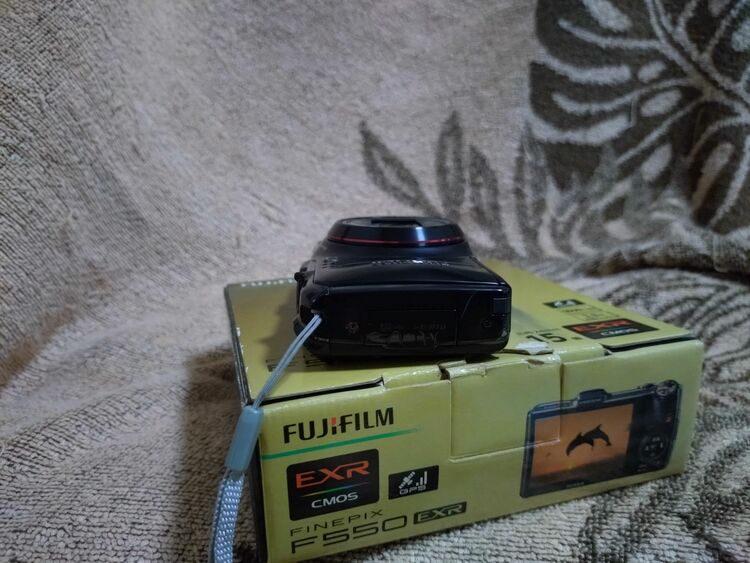 FINEPIX F550 EXR（カメラ）の商品画像 - 査定依頼日：2025年10月21日 - 最高査定価格：3,300円