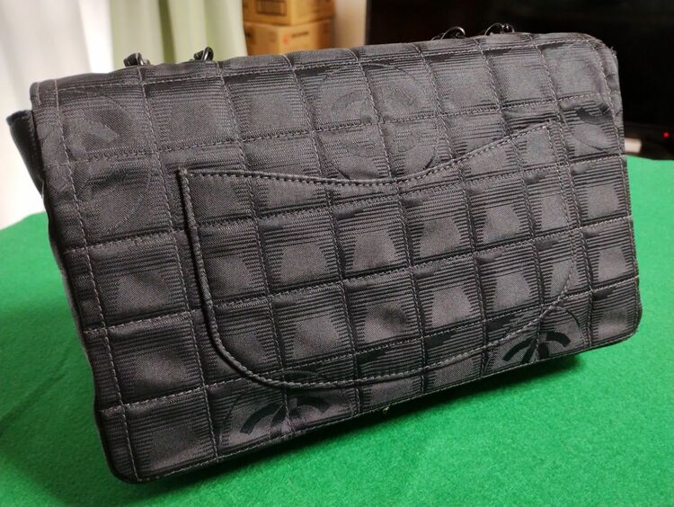 ニュートラベルライン チェーンショルダー（ブランドバッグ）の商品画像 - 査定依頼日：2025年11月9日 - 最高査定価格：230,000円