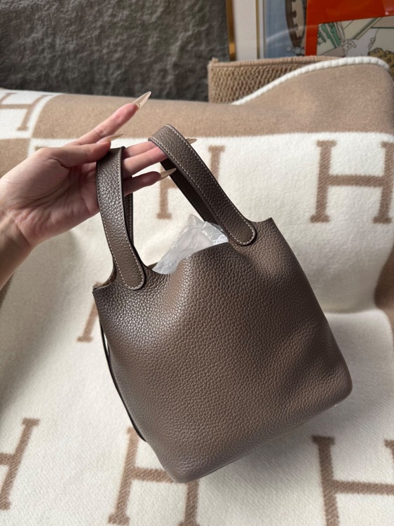 ピコタンロック18（ブランドバッグ）の商品画像 - 査定依頼日：2025年6月28日 - 最高査定価格：310,000円