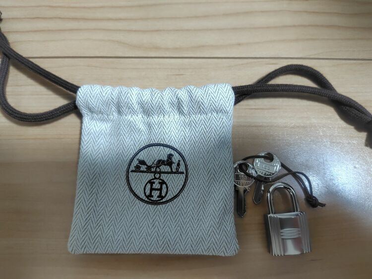 ピコタンロックMMエトゥープ（ブランドバッグ）の商品画像 - 査定依頼日：2025年6月17日 - 最高査定価格：700,000円