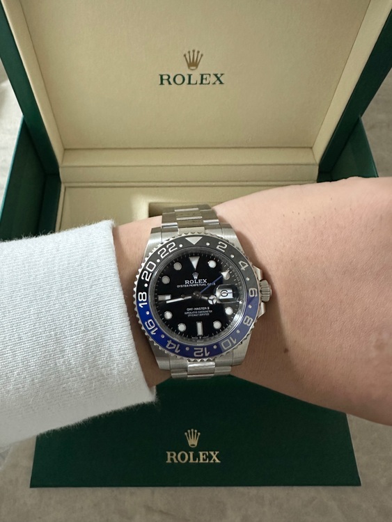 ロレックス GMTマスター 126710blnq（高級時計）の商品画像 - 査定依頼日：2025年10月6日 - 最高査定価格：2,620,000円