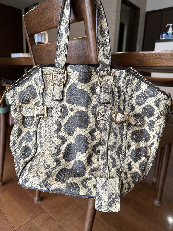 イブサンローラン  （ブランドバッグ）の商品画像 - 査定依頼日：2025年4月20日 - 最高査定価格：30,000円