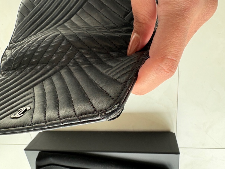 L GUSSET  FLAP WALLET（ブランド財布・小物）の商品画像 - 査定依頼日：2026年3月26日 - 最高査定価格：15,000円