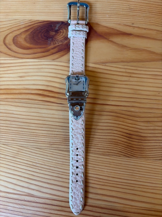 フェンディ腕時計（高級時計）の商品画像 - 査定依頼日：2026年2月12日 - 最高査定価格：3,850円