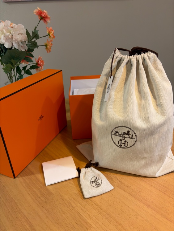 【新品未使用・正規品・2025年製】HERMÈS エルメス ピコタンロック18 PM エトゥープ K刻印（ブランドバッグ）の商品画像 - 査定依頼日：2026年10月1日 - 最高査定価格：100,000円