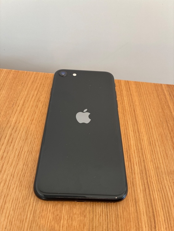 iPhone SE 第二世代（スマホ）の商品画像 - 査定依頼日：2026年9月24日 - 最高査定価格：9,000円