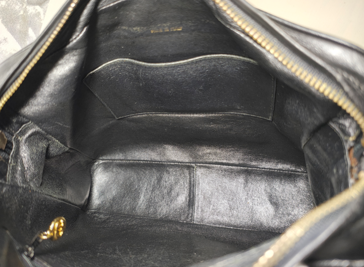 フリンジ　チェーン　ショルダー（ブランドバッグ）の商品画像 - 査定依頼日：2026年3月29日 - 最高査定価格：150,000円