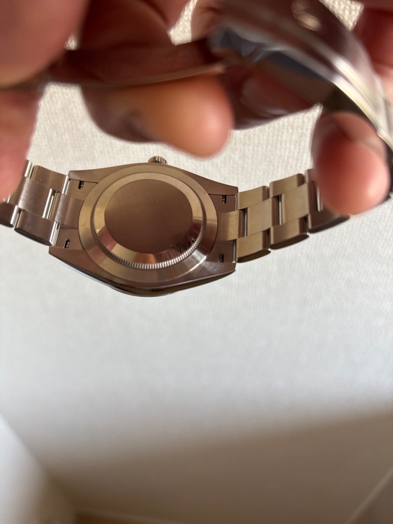 オイスターパーペチュアル41グリーン（高級時計）の商品画像 - 査定依頼日：2026年4月11日 - 最高査定価格：1,500,000円