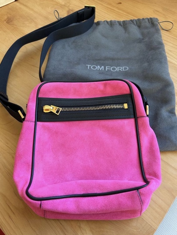 トムフォード　ショルダーバッグ　ピンク　スエード　ゴールド金具（ブランドバッグ）の商品画像 - 査定依頼日：2026年3月6日 - 最高査定価格：100,000円