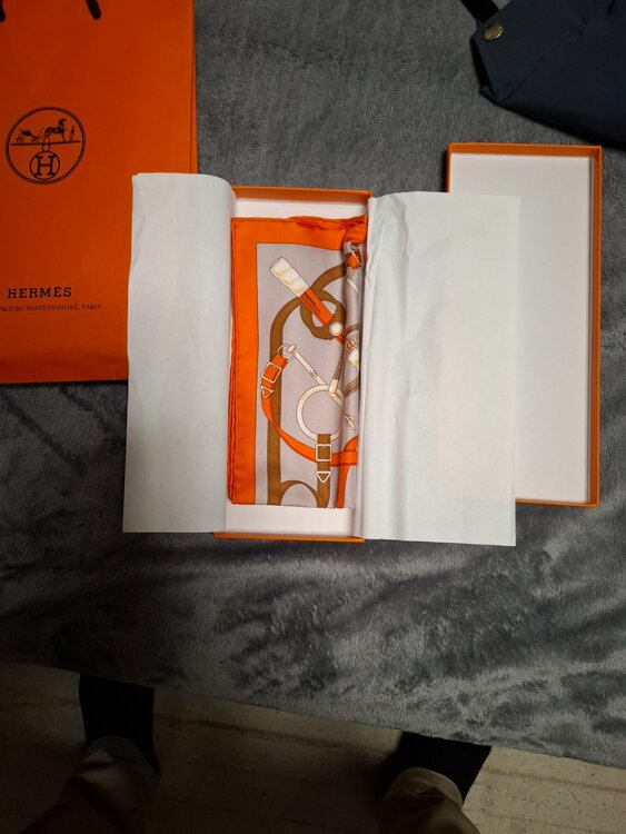 スカーフ（古着・ファッション）の商品画像 - 査定依頼日：2025年12月23日 - 最高査定価格：7,000円