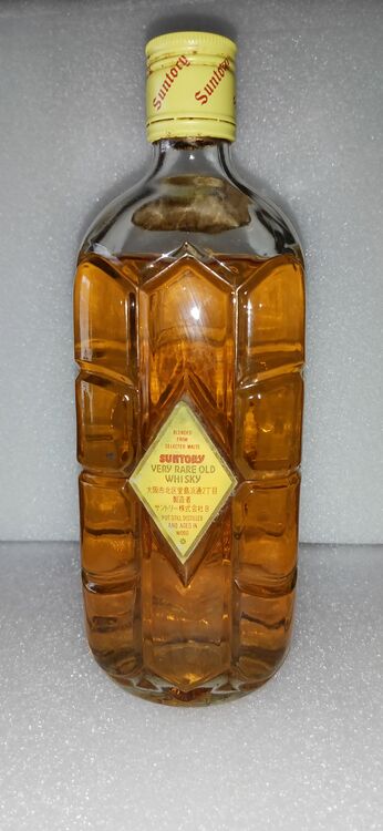 サントリー角瓶（お酒）の商品画像 - 査定依頼日：2025年11月6日 - 最高査定価格：1,000円