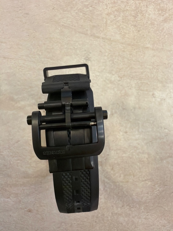 ピンクゴールド ブラックDLC仕上げチタンのバック サンレイサテン仕上げセラミッ（高級時計）の商品画像 - 査定依頼日：2025年12月4日 - 最高査定価格：100,000円