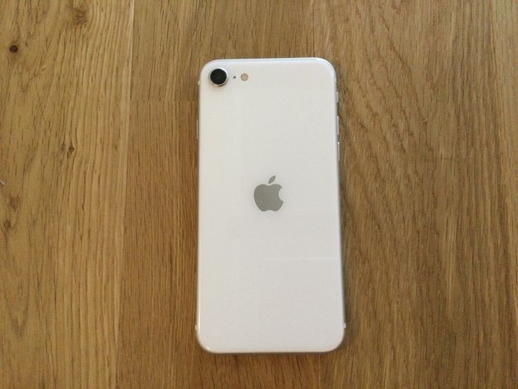 iPhone SE2（スマホ）の商品画像 - 査定依頼日：2026年8月12日 - 最高査定価格：11,000円
