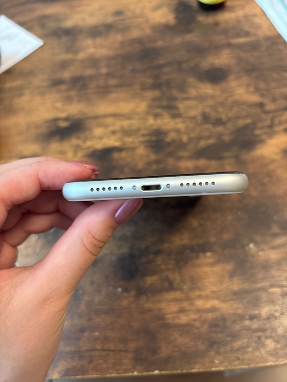 iPhone11 128GB SIMフリー（スマホ）の商品画像 - 査定依頼日：2025年7月21日 - 最高査定価格：25,000円