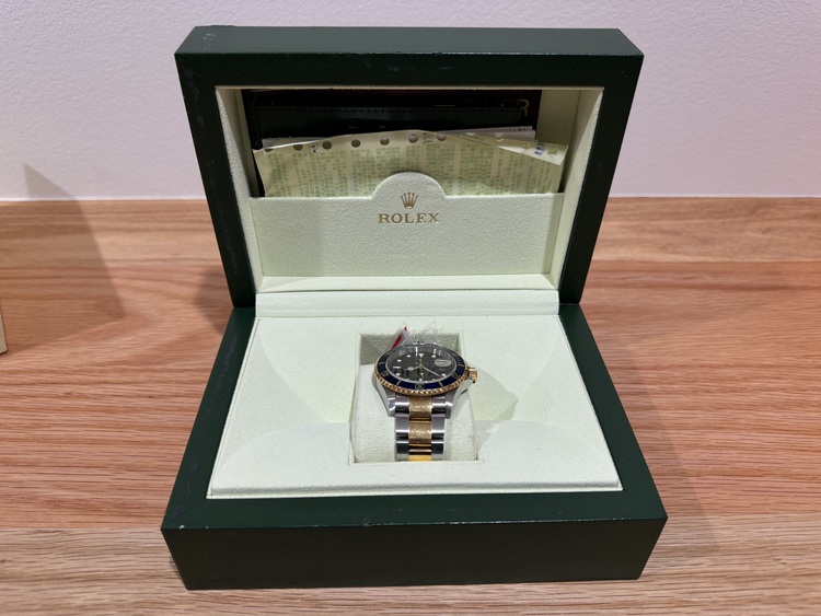 Rolex 16613LB M385465 Submariner Date YG（高級時計）の商品画像 - 査定依頼日：2024年11月18日 - 最高査定価格：1,650,000円