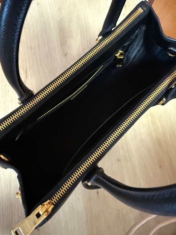 プラダ　ガレリア（ブランドバッグ）の商品画像 - 査定依頼日：2025年8月8日 - 最高査定価格：130,000円