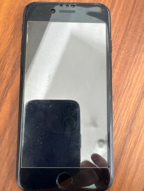 iPhone SE 第二世代　ブラック（スマホ）の商品画像 - 査定依頼日：2026年3月22日 - 最高査定価格：10,000円