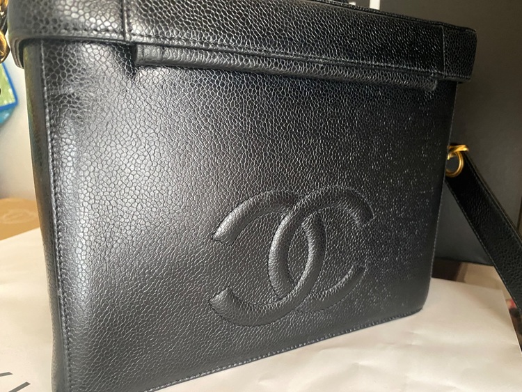 CHANEL ショルダーメイクボックス（ブランドバッグ）の商品画像 - 査定依頼日：2025年6月27日 - 最高査定価格：200,000円