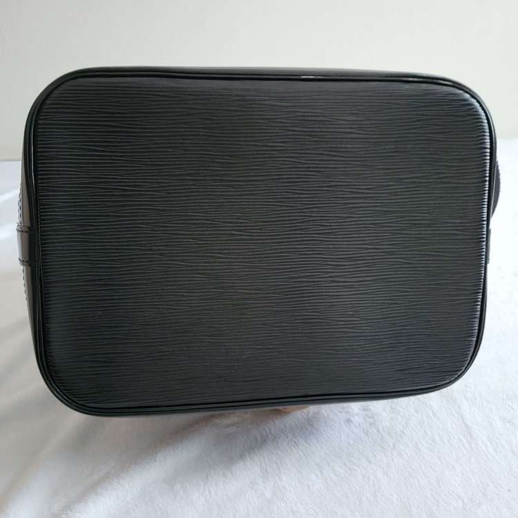 エピノエ　ショルダー（ブランドバッグ）の商品画像 - 査定依頼日：2022年8月25日 - 最高査定価格：35,000円