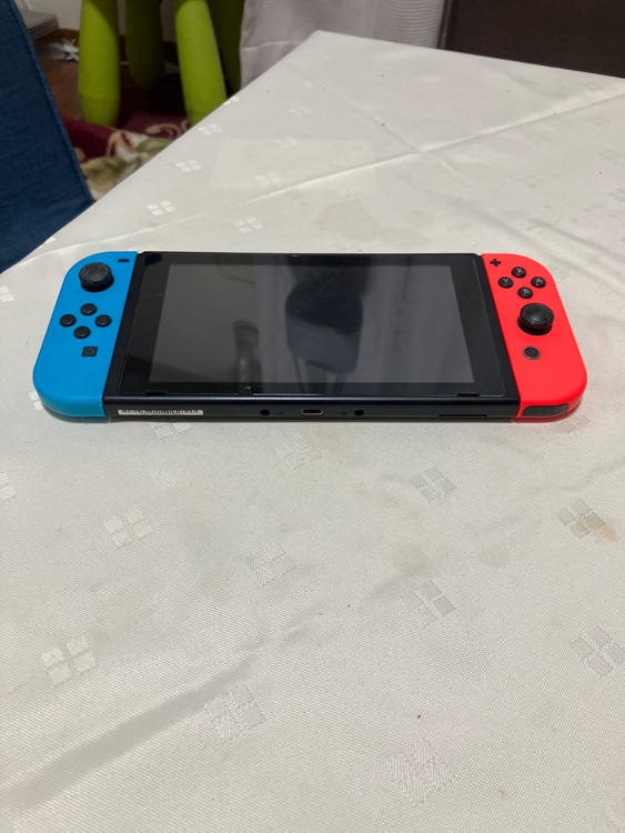 Switch 本体　ネオンブルー　ネオンレッド（ゲーム機本体・ゲームソフト）の商品画像 - 査定依頼日：2025年11月22日 - 最高査定価格：7,500円