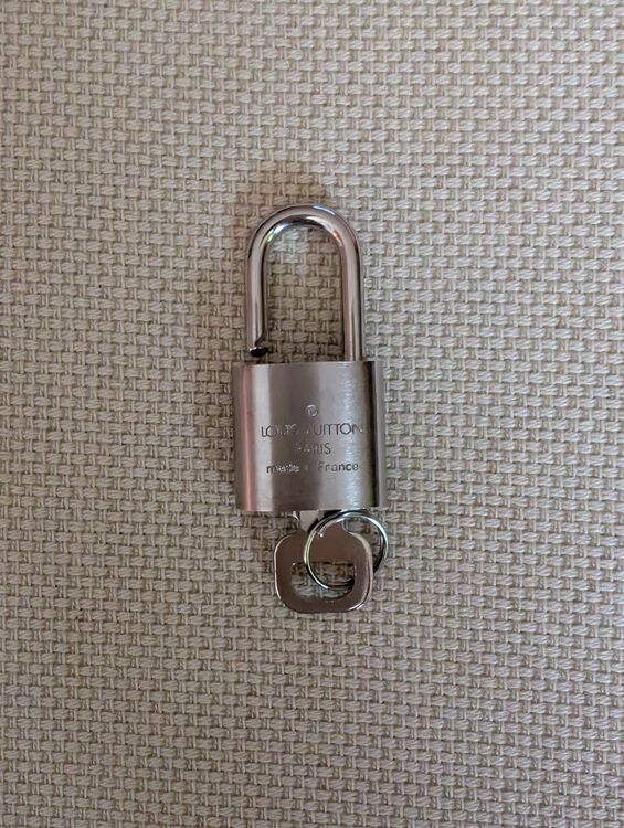 ルイヴィトン タイガ （ブランドバッグ）の商品画像 - 査定依頼日：2025年10月1日 - 最高査定価格：10,000円