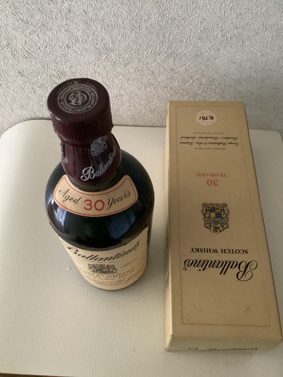 バレンタイン30年（お酒）の商品画像 - 査定依頼日：2026年8月9日 - 最高査定価格：32,000円