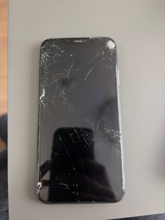 iPhone11 Pro Max 256GB docomo（スマホ）の商品画像 - 査定依頼日：2026年5月16日 - 最高査定価格：100,000円