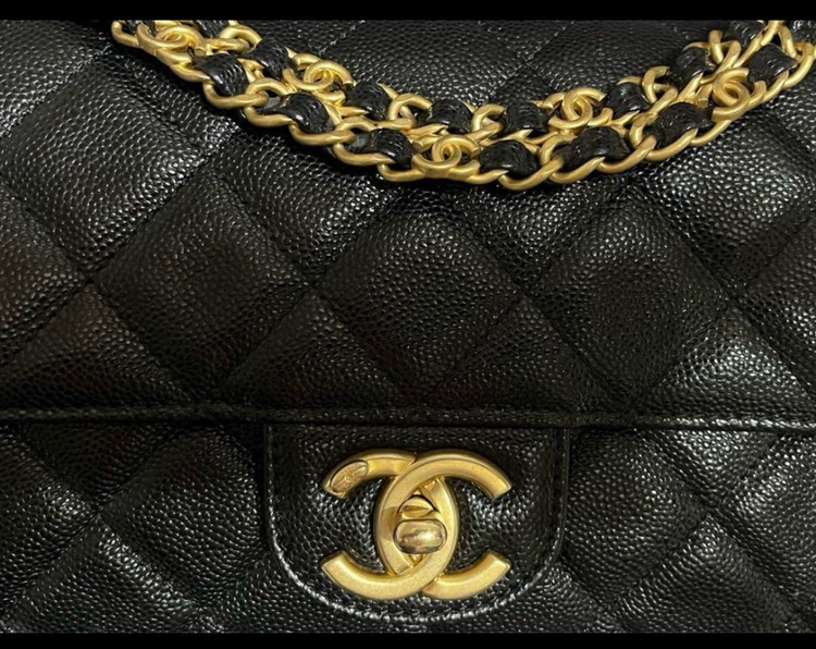 シャネル　マトラッセ　スモールフラップバッグ　ブラック　（ブランドバッグ）の商品画像 - 査定依頼日：2025年9月26日 - 最高査定価格：550,000円