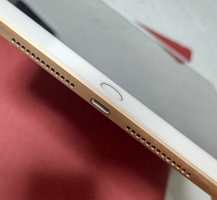 iPad 第8世代（PC・タブレット）の商品画像 - 査定依頼日：2025年11月12日 - 最高査定価格：3,000円