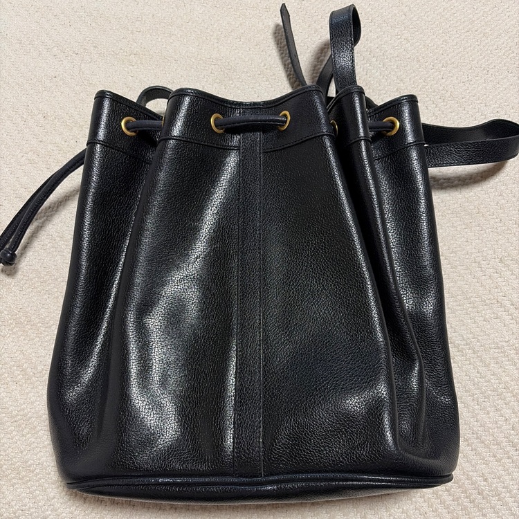 イブサンローラン　ショルダーバッグ（ブランドバッグ）の商品画像 - 査定依頼日：2025年10月10日 - 最高査定価格：36,000円