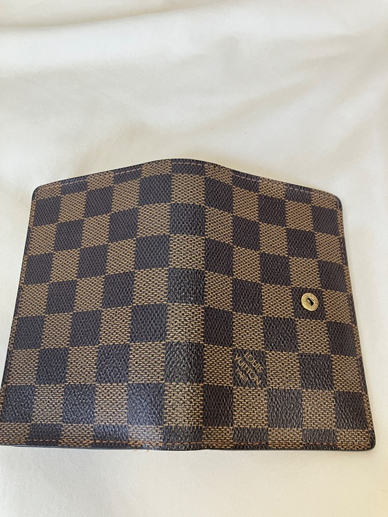 ポルトモネビエヴィエノワ（ブランド財布・小物）の商品画像 - 査定依頼日：2025年6月21日 - 最高査定価格：5,000円