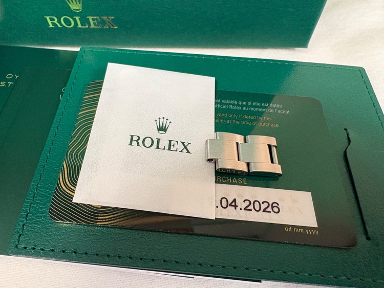 オイスターパーペチュアル31ピスタチオ（高級時計）の商品画像 - 査定依頼日：2026年4月12日 - 最高査定価格：100,000円