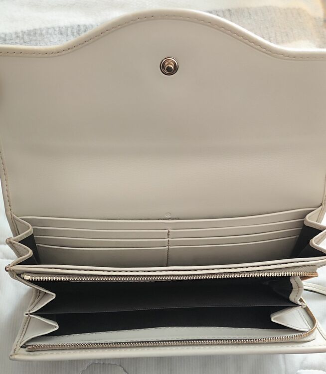 財布（ブランド財布・小物）の商品画像 - 査定依頼日：2025年7月17日 - 最高査定価格：8,000円