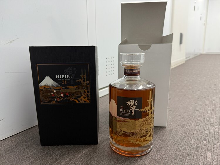 ウイスキー サントリー響 （お酒）の商品画像 - 査定依頼日：2025年2月3日 - 最高査定価格：100,000円