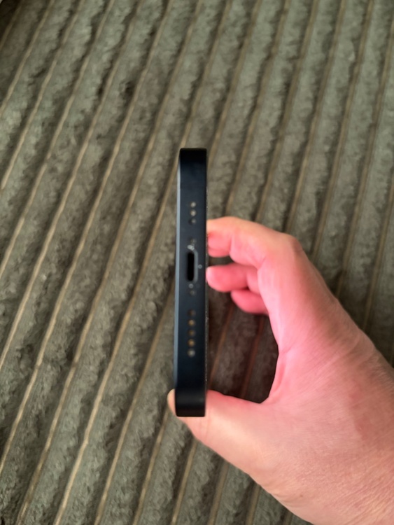 iPhone13（スマホ）の商品画像 - 査定依頼日：2026年5月23日 - 最高査定価格：40,000円