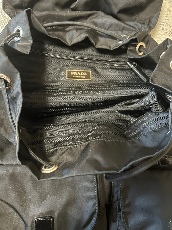 プラダ テスート バックパック/リュック ブラック BZ2811 （ブランドバッグ）の商品画像 - 査定依頼日：2025年3月26日 - 最高査定価格：80,000円