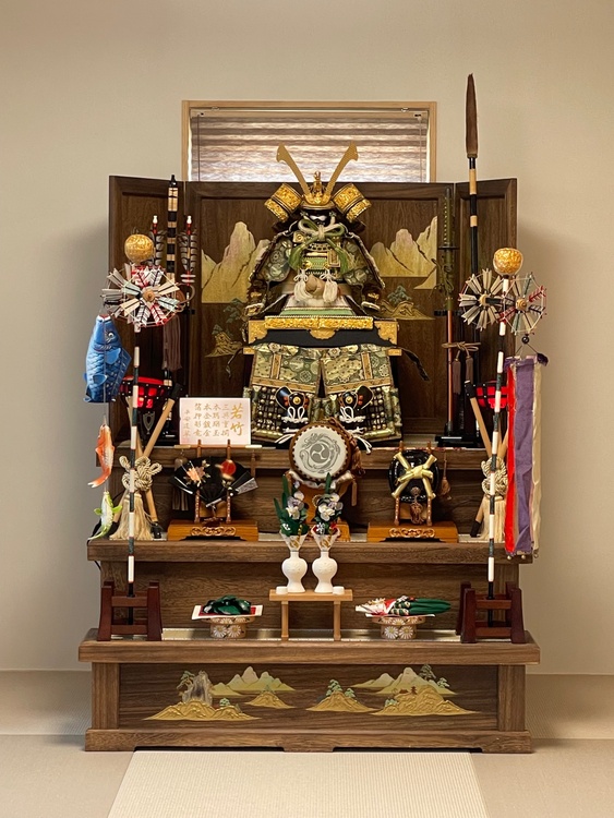 五月人形三段飾り（美術品・骨董品）の商品画像 - 査定依頼日：2026年2月27日 - 最高査定価格：3,000円