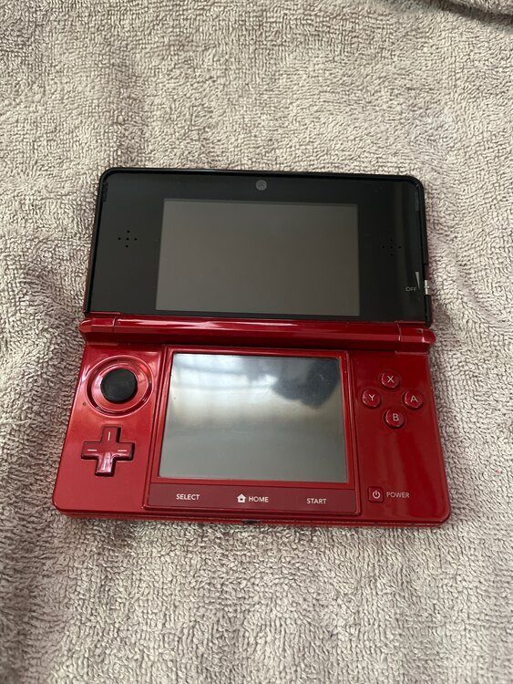 任天堂3DS（ゲーム機本体・ゲームソフト）の商品画像 - 査定依頼日：2025年4月4日 - 最高査定価格：3,000円