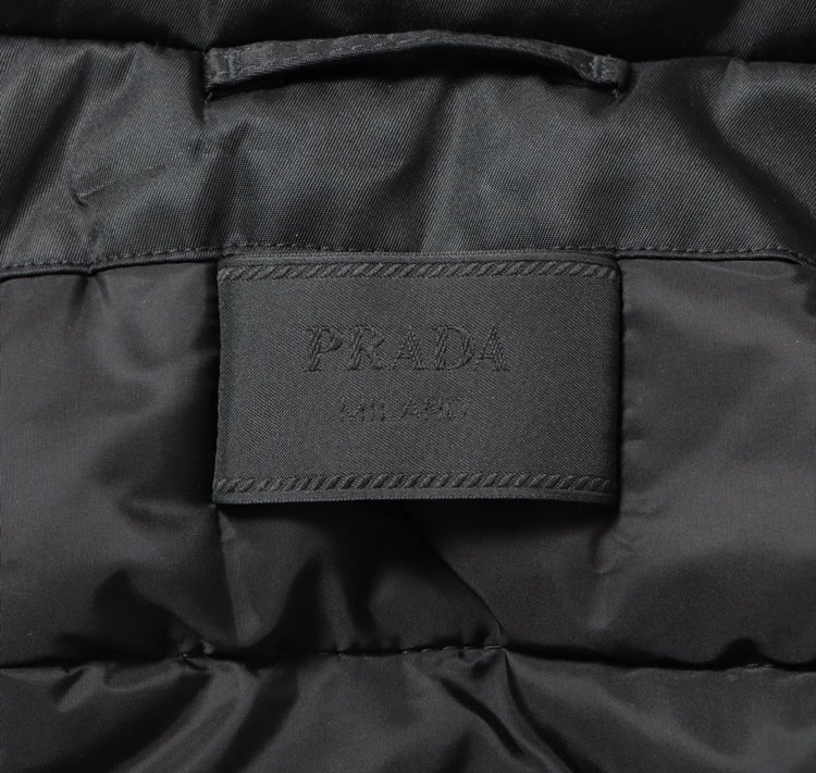 PRADA ダウンジャケット（古着・ファッション）の商品画像 - 査定依頼日：2026年1月19日 - 最高査定価格：100,000円