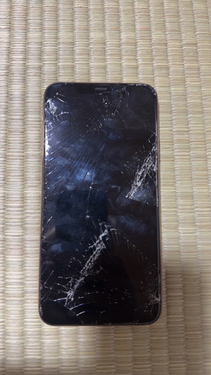 iPhone（スマホ）の商品画像 - 査定依頼日：2026年8月16日 - 最高査定価格：13,000円