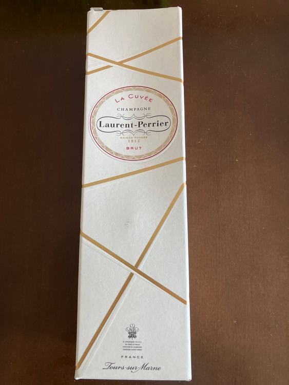 ローラン・ペリエ　ラ　キュベ（お酒）の商品画像 - 査定依頼日：2025年6月20日 - 最高査定価格：3,000円