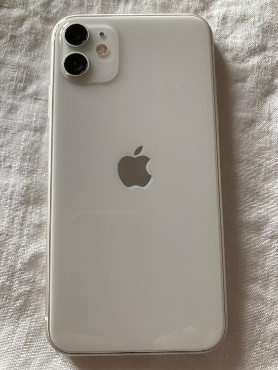 iPhone11 64GB white MHDC3J/A 箱あり（スマホ）の商品画像 - 査定依頼日：2025年11月20日 - 最高査定価格：22,000円