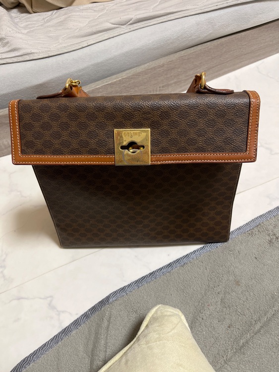 セリーヌ  （ブランドバッグ）の商品画像 - 査定依頼日：2025年11月9日 - 最高査定価格：20,000円