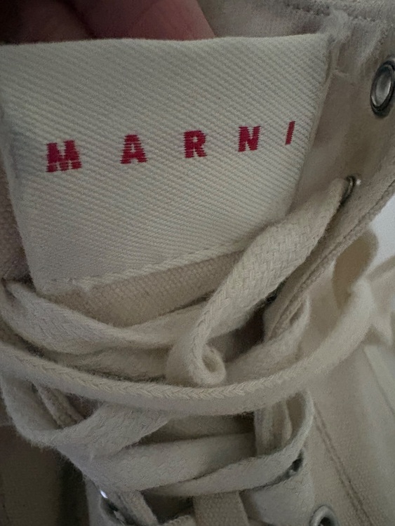 スニーカー（古着・ファッション）の商品画像 - 査定依頼日：2025年11月19日 - 最高査定価格：1,500円