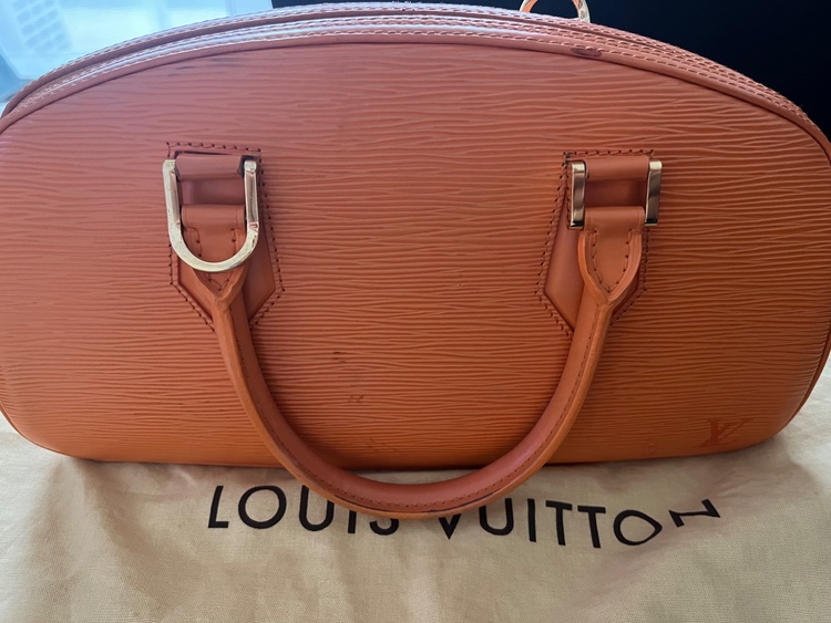 ジャスミンハンドバッグ（ブランドバッグ）の商品画像 - 査定依頼日：2025年9月10日 - 最高査定価格：60,000円