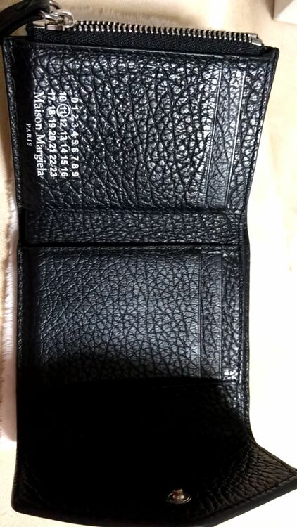 Maison Margiela 二つ折り財布（ブランド財布・小物）の商品画像 - 査定依頼日：2025年10月4日 - 最高査定価格：20,000円