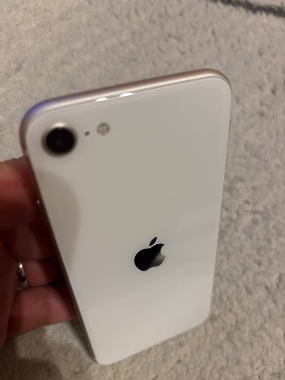 iPhone SE (第 3 世代) 64GB docomo（スマホ）の商品画像 - 査定依頼日：2026年5月9日 - 最高査定価格：20,000円