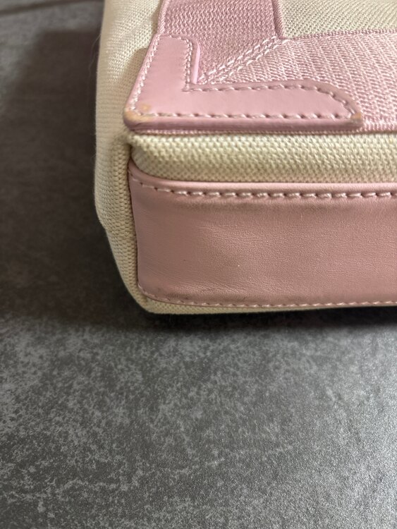 ミニトートバッグ　バレンシアガ（ブランドバッグ）の商品画像 - 査定依頼日：2024年12月30日 - 最高査定価格：35,000円